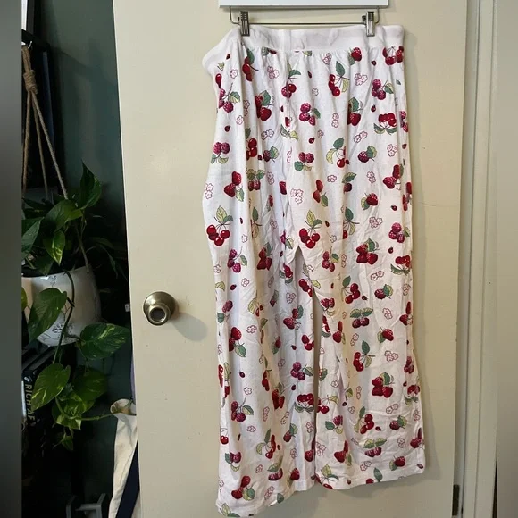 NWOT Nick & Nora Cherry Print Pajama Set - Red and White - Picture 8 of 8